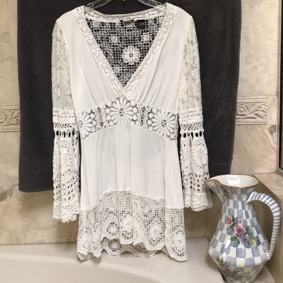 Calma Tops - White Crochet Top w/ Bell Sleeves & Empire Waist